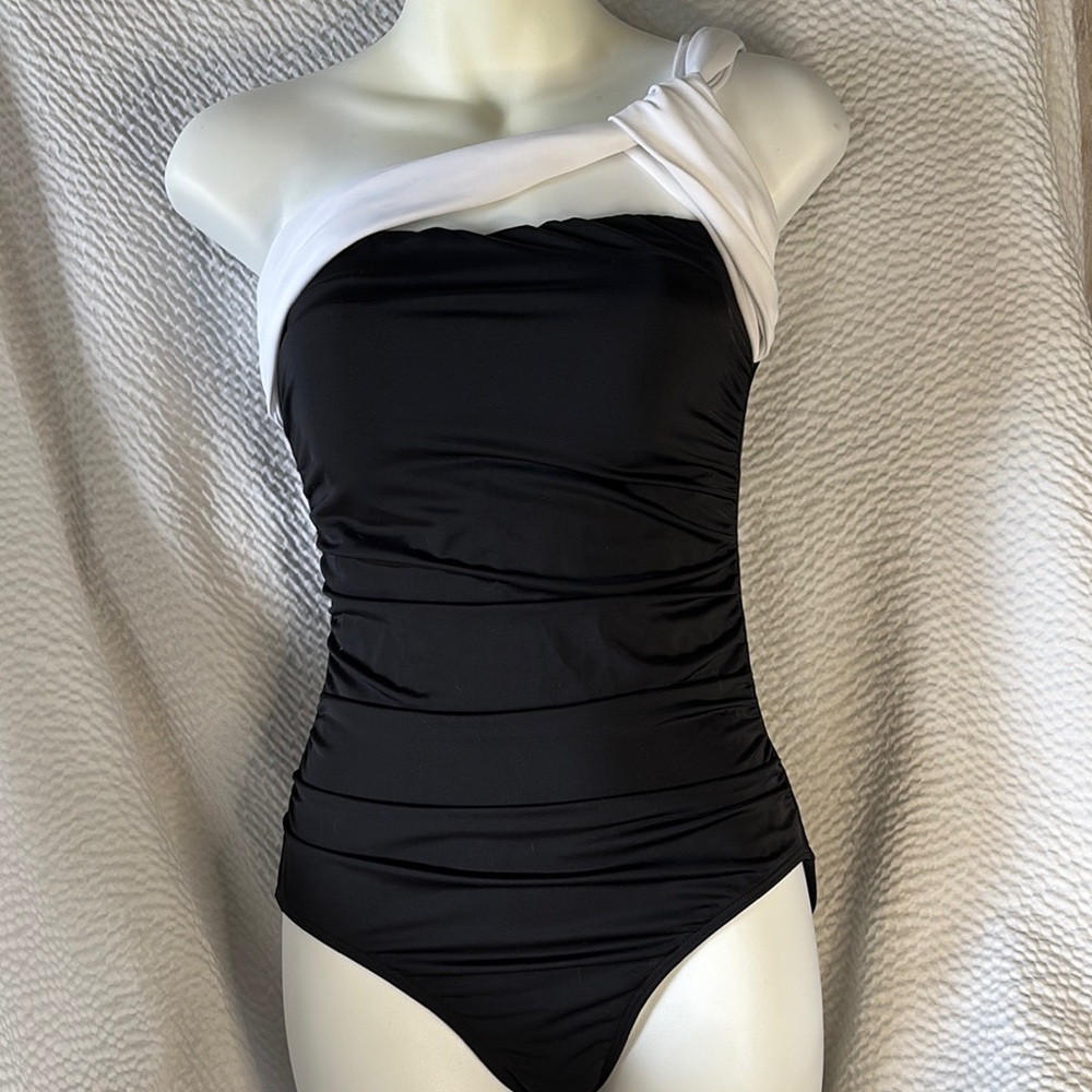 VENUS Black and White One-Piece Swimsuit